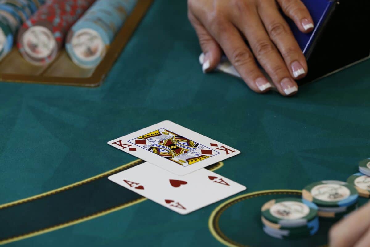 Nắm rõ mọi kiến thức cơ bản sau để chơi Blackjack hiệu quả nhất